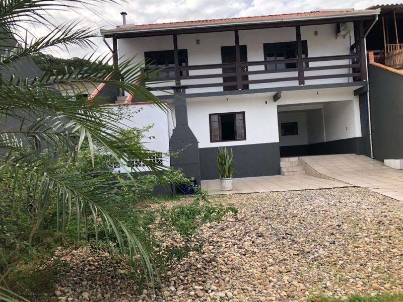 Casa superior 1800 m da Praia (Bairro Fazenda)